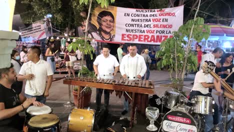 Aufnahme-Einer-Musikgruppe-A-Im-Zentrum-Der-Stadt-Oaxaca