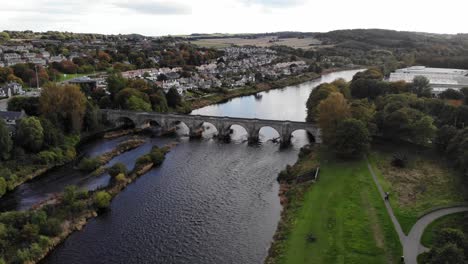 Drone-shot-of-the-King-George-VI-Bridge-is-a-bridge-over-the-River-Dee-in-Aberdeen,-Scotland