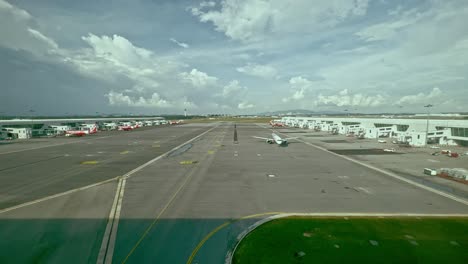 Time-lapse-Airways-Avión-Moviéndose-Hacia-La-Terminal
