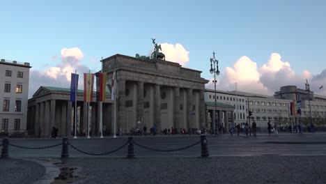 The-sun-begins-to-set-on-Brandenburg-Gate-in-Berlin,-Germany