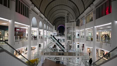 Evening-View-within-the-Bentalls-Shopping-Centre,-Kingston-upon-Thames,-London,-United-Kingdom