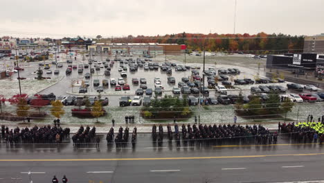 Luftaufnahmen-Der-Beerdigung-Von-Zwei-Polizeibeamten-Aus-Ontario,-Die-Bei-Einer-Schießerei-In-Barrie-Getötet-Wurden