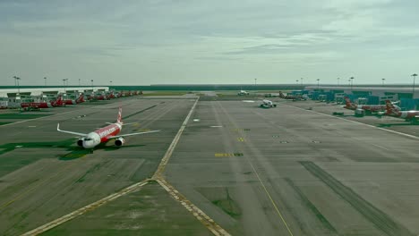 4k-Time-Lapse-of-Parked-Airplanes-at-Terminal-beeing-Prepared-for-next-Flight