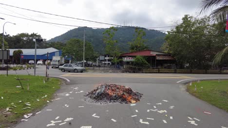 Slow-move-the-burning-of-joss-paper-during-Hungry-Ghost-Festival