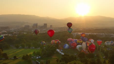Hot-air-balloons-taking-off-in-the-Spirit-of-Boise-festival
