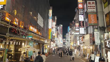 Busy-Nightlife-Area-of-Shinjuku,-Kabukicho-in-the-Evening