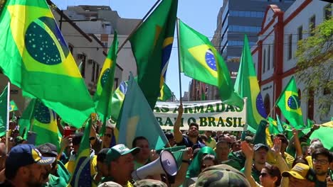 Die-Wähler-Gehen-Auf-Die-Straße,-Um-Zu-Protestieren,-Nachdem-Jair-Bolsonaro-Bei-Den-Präsidentschaftswahlen-Im-Oktober-2022-Gestürzt-Wurde:-Porto-Alegre-State:rs-Date:02-November-2022