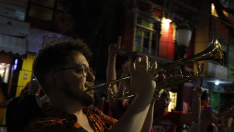 Celebración-Nocturna-Después-De-La-Elección-De-Octubre-De-2022-De-Luiz-Inácio-Lula-Da-Silva---Tocar-Trompetas-Y-Tocar-Música