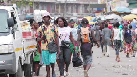 Ghana-Accra-Customers-Shop-at-Old-Traditional-Historic-Downtown-Market