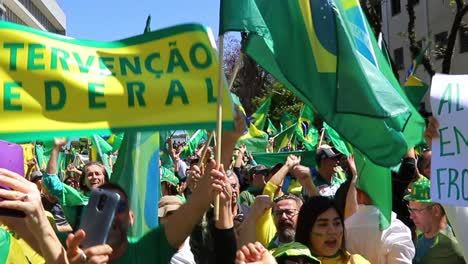 Anhänger-Von-Präsident-Jair-Bolsonaro-Protestieren-Gegen-Die-Wahlergebnisse-Im-Oktober-2022-Auf-Den-Straßen