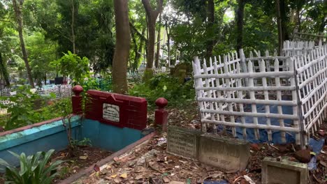 Blick-Nach-Links-über-Den-Friedhof-Von-Hazrat-Shah-Jalal-Dargah-In-Sylhet