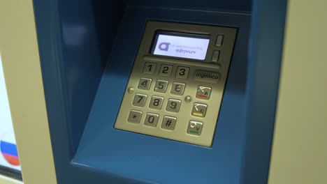 Tastatur-Passcode-Kreditkarte-Zahlungsterminal-Athen-Metro