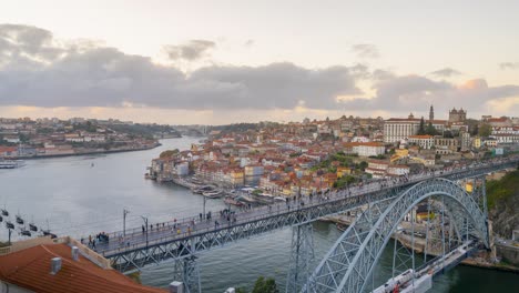 Zeitraffer-Porto-Portugal-Panorama-Stadtansicht-Mit-Berühmter-Brücke-Ponte-Luis-I