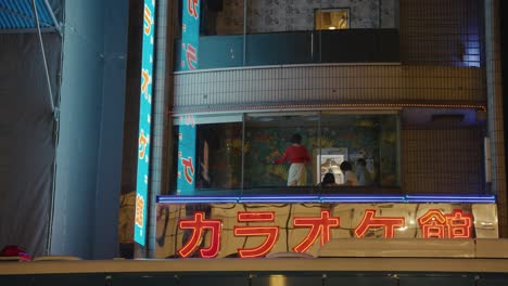 Karaoke-Gebäude-Im-Japanischen-Stil-In-Shibuya