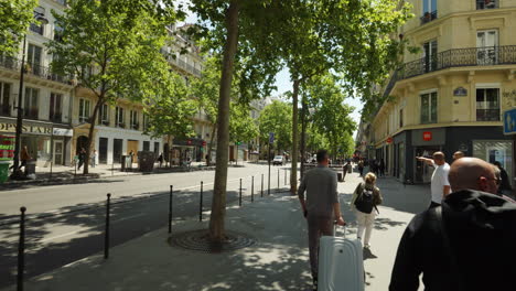 French-People-And-Tourists-Walking-On-Sidewalk-Along-The-Street-In-Paris,-France-On-A-Sunny-Day