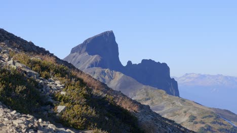 Picturesque-Scenery-Of-The-Black-Tusk-Mountain-Landscape-In-Garibaldi-Provincial-Park,-British-Columbia,-Canada