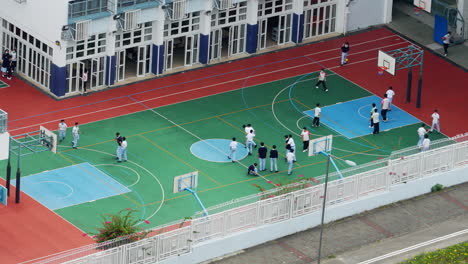 Number-of-high-school-students-playing-basketball-on-the-court
