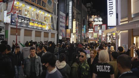 Night-life-in-Shibuya,-Crowds-of-People-outside-after-Japan-Opens-To-World