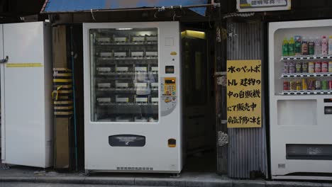 Weird-Old-Vending-Machines-on-Akihabara-Streets,-with-Unknown-Items-Inside