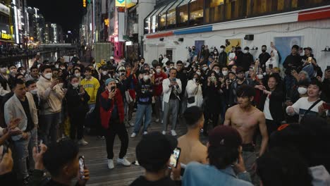 Straßenkampf-Halloween-Nacht-In-Dotonbori-Als-Menschenmenge-Versammelt