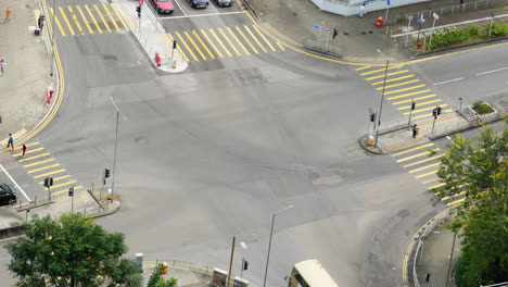 Zebrakreuz-Und-Rotlicht-An-Der-Kreuzung