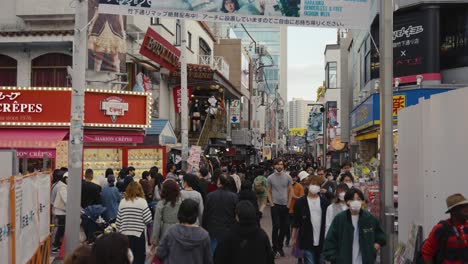 Busy-Streets-of-Harajuku-in-Tokyo,-Crowds-of-People-Walking-Past-Shops