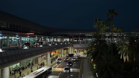 Aeropuerto-Internacional-De-Jeju-Por-La-Noche-En-Corea-Del-Sur---Vista-Elevada,-Despegue-De-Avión