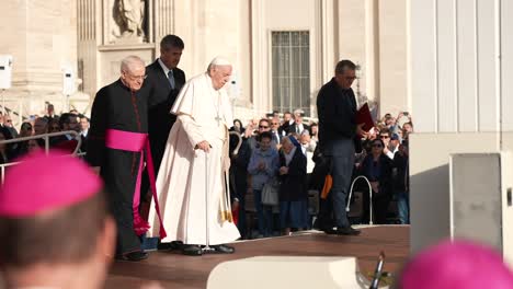 Pope-Francis-walking-with-cane-because-problem-of-mobility-at-St