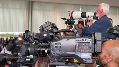 Cameraman-filming-press-conference-in-Brazil,-Alvorada-Palace