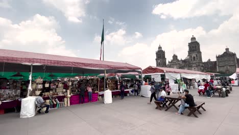 shot-of-sale-of-various-craft-products-in-the-zocalo-of-mexico-city