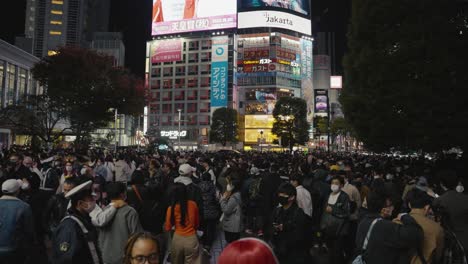 Noche-Más-Concurrida-En-Shibuya,-Fiesta-Callejera-De-Halloween-En-Tokio