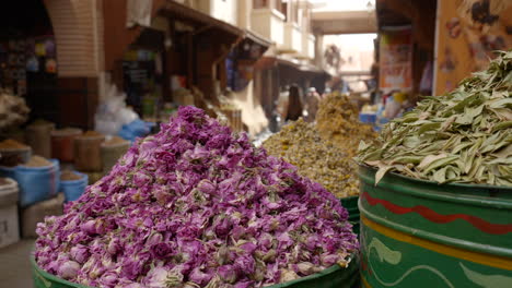 Heap-Of-Dried-Roses-And-Other-Herbal-Products-For-Sale-In-A-Market-Stall-In-Marrakesh,-Morocco