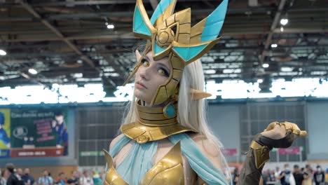 Female-cosplayer-dressed-up-in-japanese-expo-in-Paris,-France