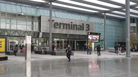 6th-November-2022---Terminal-3-Departures-Entrance-At-Heathrow-Airport-With-People-Walking-Past