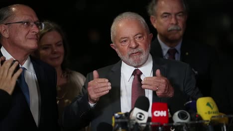 The-elected-president-Lula-delivery-speech