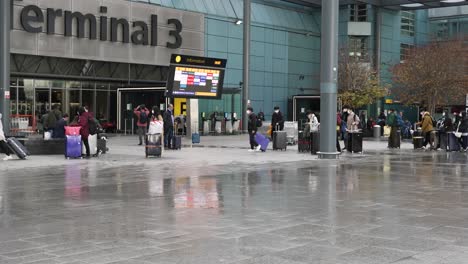 6th-November-2022---Foreign-School-Students-Entering-Heathrow-Terminal-3-Departures-Terminal