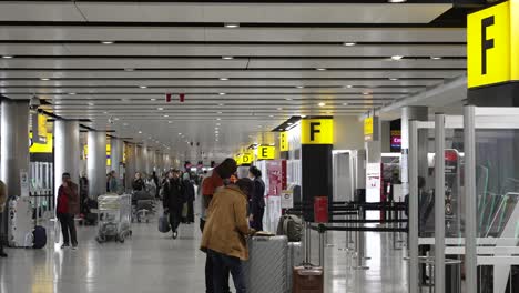 Inside-Heathrow-airport-Terminal-3-Departures,-London