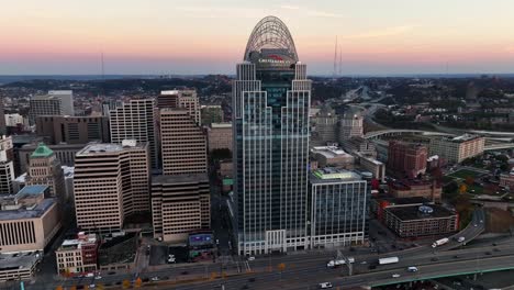 Great-American-Tower-in-Cincinnati-city,-during-sunset-in-Ohio,-USA---Aerial-view