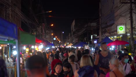 Busy-streets-at-Saturday-night-walking-market-in-Chiang-Mai,-Thailand