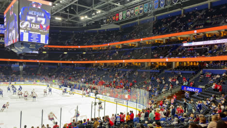 Schwenk-über-Ein-Hockeyspiel-Des-Beleuchtungsteams-Von-Tampa-Bay
