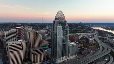 Aerial-view-towards-the-Great-American-Tower,-sunny-morning-in-Cincinnati-city,-USA