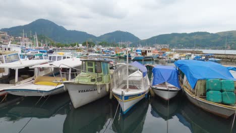 Angra-dos-Reis,-Rio-de-Janeiro,-Brazil---October-31,-2022-Boats-with-Brazilian-flag-parked-at-Santa-Luzia-pier-in-Angra-dos-Reis