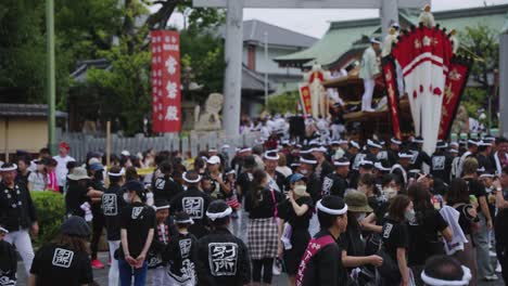 Los-Japoneses-Se-Reúnen-Para-Participar-En-Kishiwada-Danjiri-Matsuri