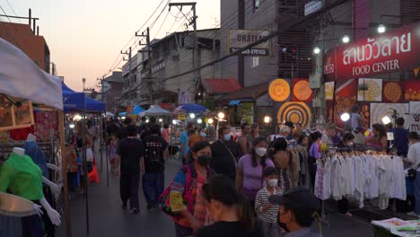 Busy-street-at-Saturday-night-market-in-Chiang-Mai,-Thailand