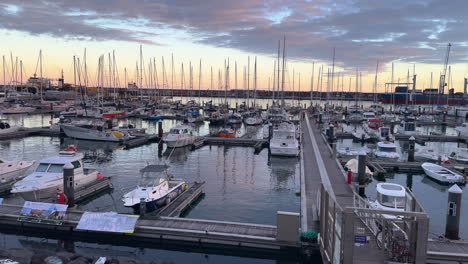 Hafen-Von-Ponta-Delgada-Bei-Atemberaubendem-Sonnenuntergang-In-Der-Hauptstadt-Der-Azoren