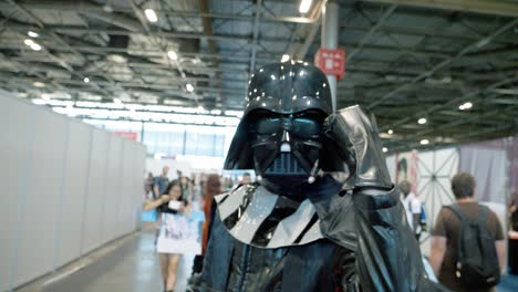 Person-dressed-up-as-Darth-Vader-at-the-japanese-expo-in-Paris,-France