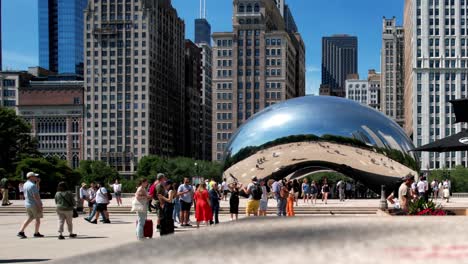 Tourists-and-travelers-at-Cloud-gate-in-Millennium-park-on-bright-sunny-day