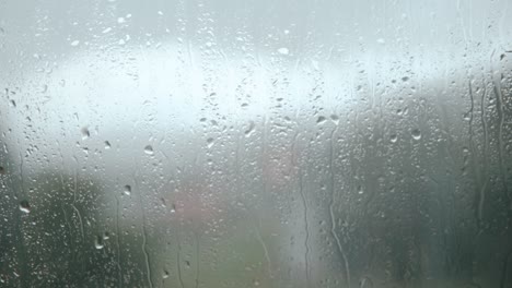 Regentropfen-Auf-Glasfenster