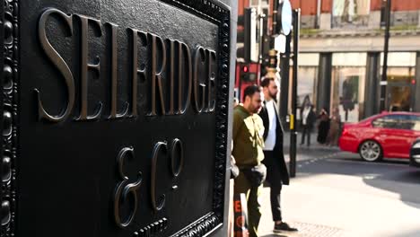 Close-Up-Of-Selfridges-and-Co,-Oxford-Street,-London,-United-Kingdom