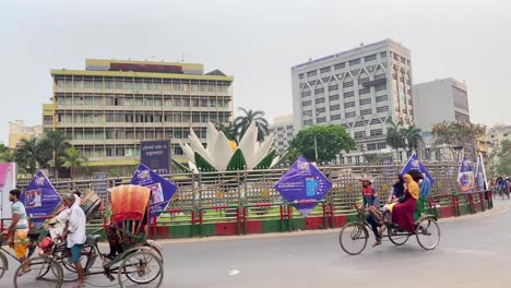 POV-Going-Around-Shapla-Square-In-Motijheel-Thana-District,-Dhaka,-Bangladesh